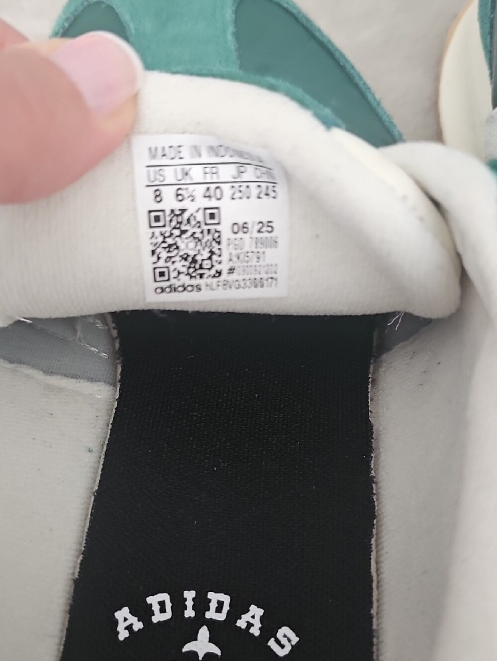 Adidas Women’s Green Suede & Leather Sneakers with White Stripes - Picture 6 of 7